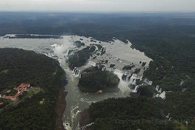 20071204_165328  D2X 4200x2800.jpg - The magnitude of the Iguazu Falls